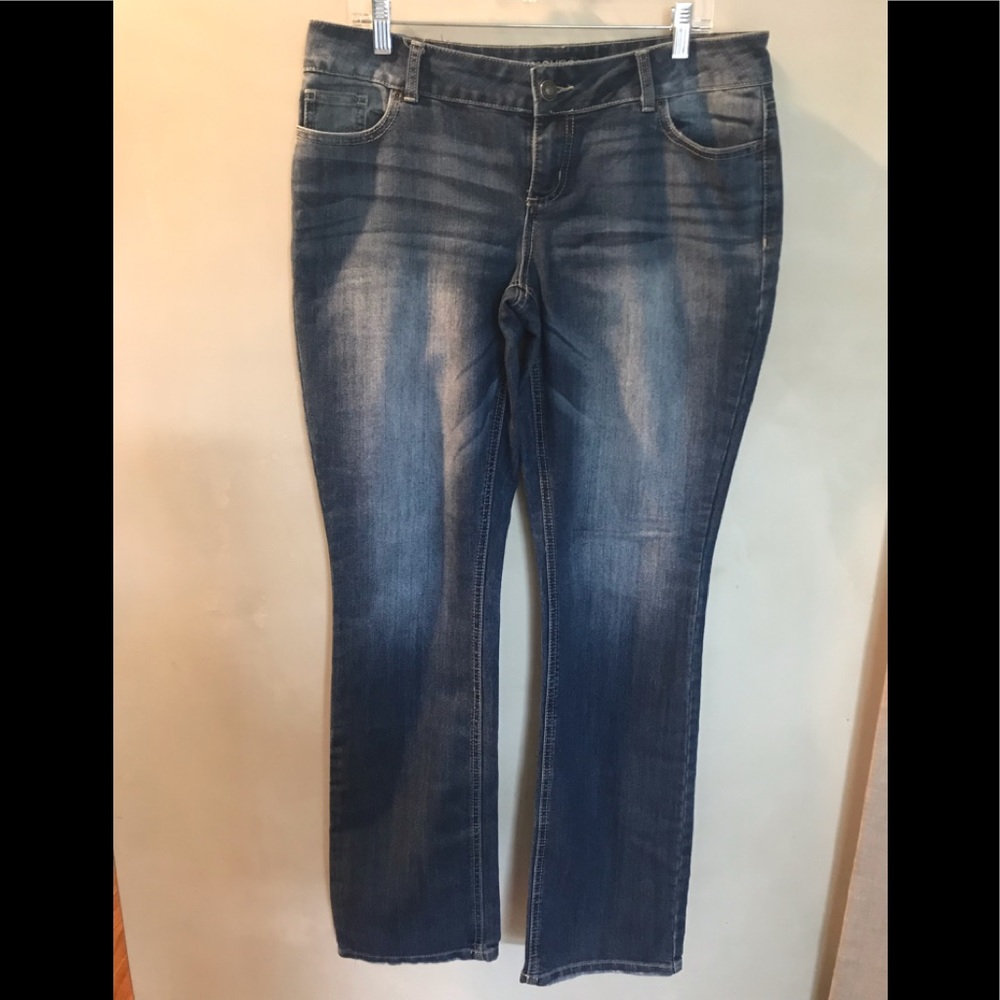 Maurices Curvy Straight Leg Medium Wash Jean